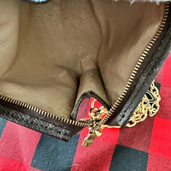 Louis Vuitton
LV Monogram Pouch converted Crossbody - Picture 8 of 13